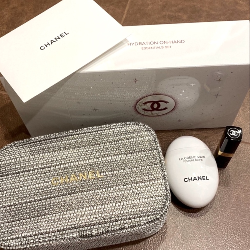 CHANEL 2022 Holiday Gift Set HYDRATION ON-HAND Essentials Set - Picture 2 of 11